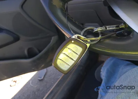 2019 Hyundai Elantra Value Edition z USA, uszkodzony, nr VIN 5NPD84LF3KH476220